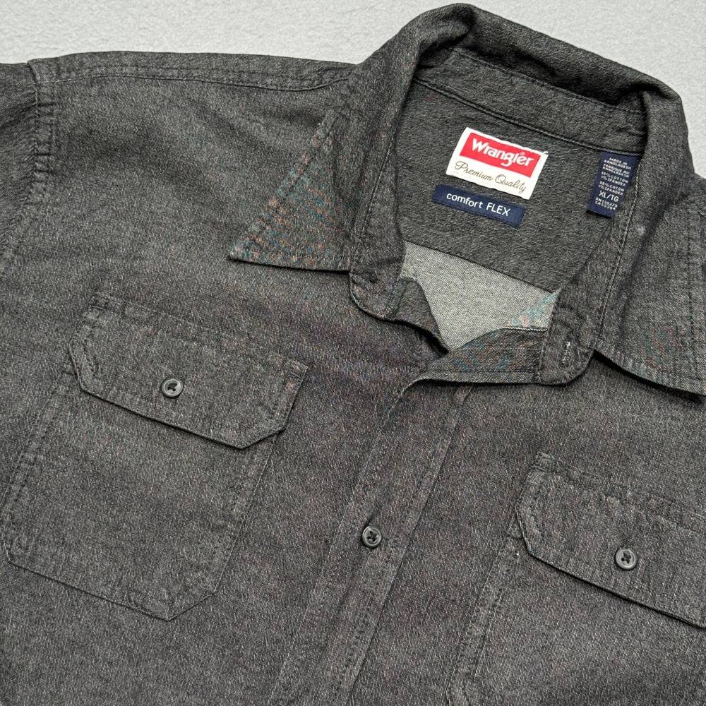 Wrangler Premium Shirt Men's XL Gray Button Down Comfort Flex Long Sleeve Casual